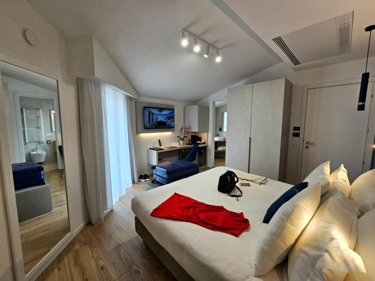 Chic & Charme Luxury Rooms オルビア エクステリア 写真