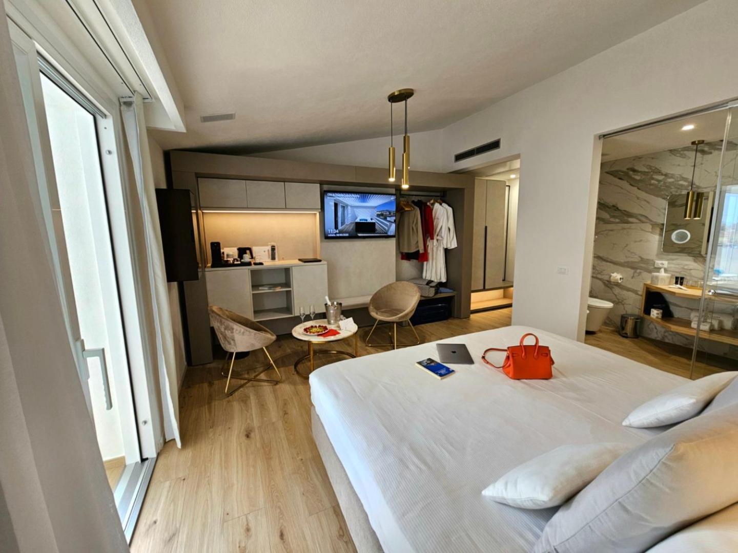 Chic & Charme Luxury Rooms オルビア エクステリア 写真